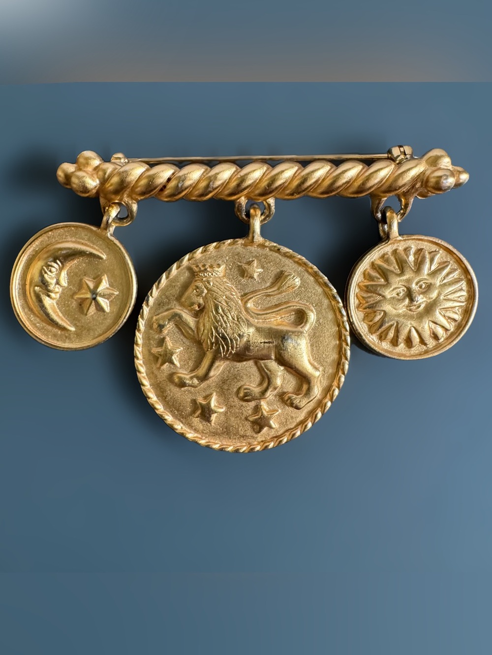 Vtg Anne Klein Lion Sun Moon Medallion Brooch Celestial Heraldic Gold Tone Leo